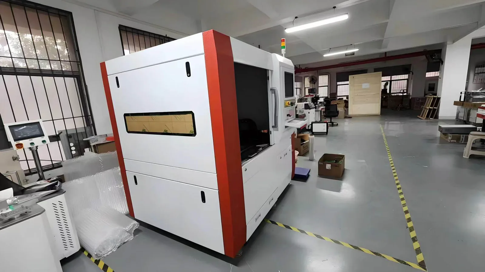 Enclosed workshop processing equipment used as precision-processing context